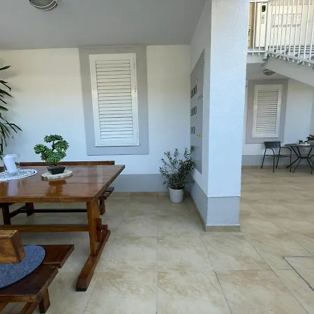 Luxury Four Star Apartment *