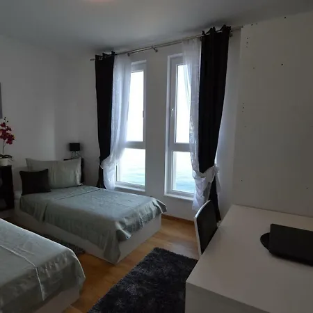 Luxury Four Star Apartment *